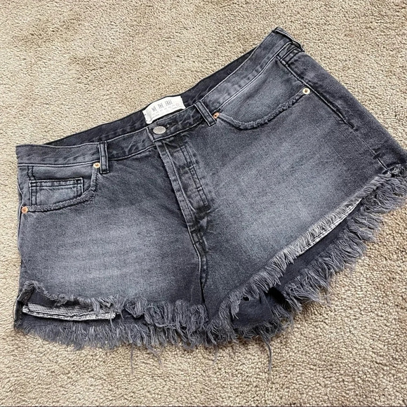 Free People Soft & Relaxed Cut Off Denim Shorts Black size 31 - Picture 2 of 8